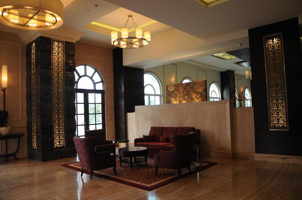 The Pllazio Hotel Gurgaon Bagian luar foto