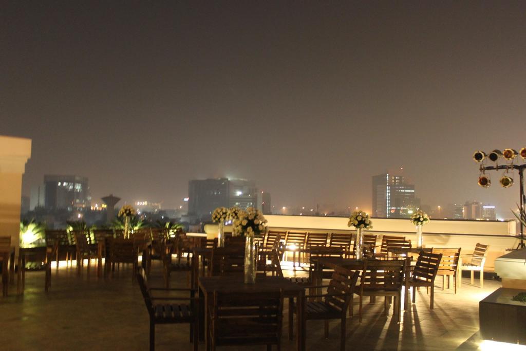 The Pllazio Hotel Gurgaon Bagian luar foto