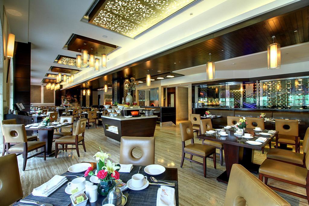 The Pllazio Hotel Gurgaon Bagian luar foto