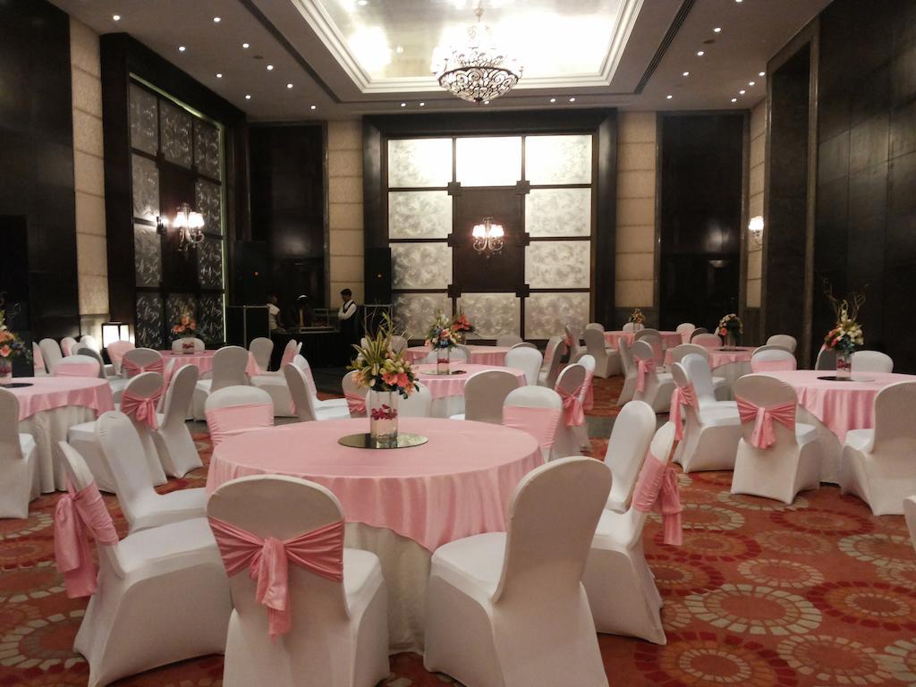 The Pllazio Hotel Gurgaon Bagian luar foto